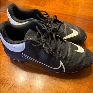 Nike Women's Black and White Athletic Softball Cleats